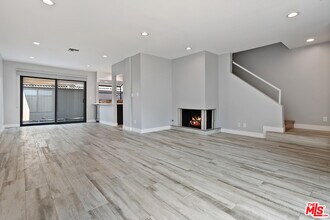 818 18th St-Unit -F in Santa Monica, CA - Building Photo - Building Photo