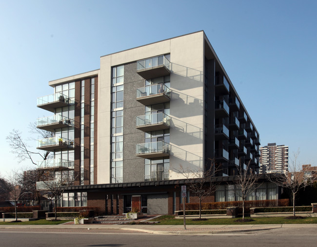 70 Port St in Mississauga, ON - Building Photo - Building Photo