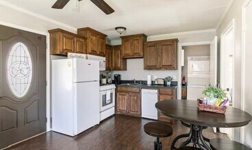 204 Collinsville St in Whitesboro, TX - Building Photo - Building Photo