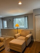 544 Tolend Rd, Unit STUDIO in Dover, NH - Foto de edificio - Building Photo