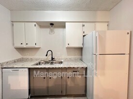 6032 Northwest Expy in Warr Acres, OK - Building Photo