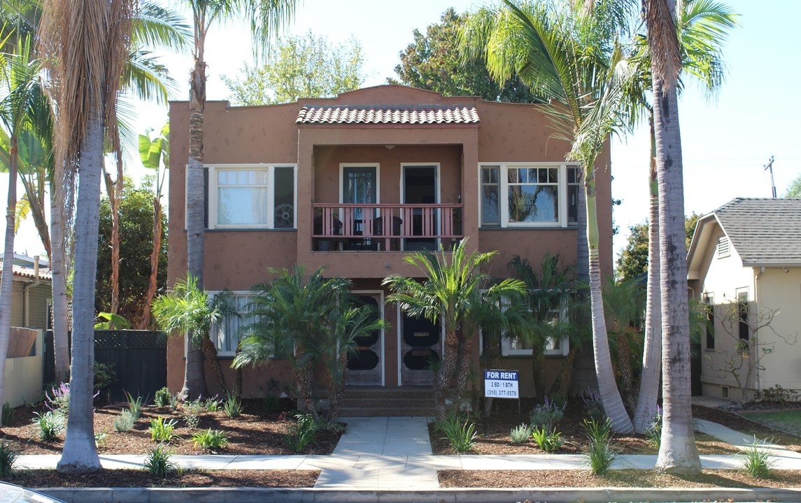 3032 E Vista St in Long Beach, CA - Building Photo