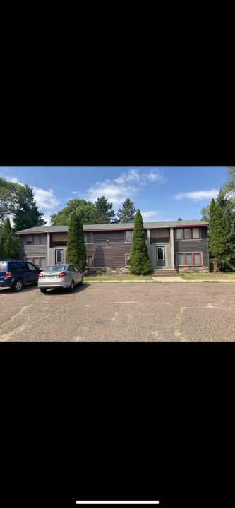 2121 5th St E, Unit A in Menomonie, WI - Building Photo