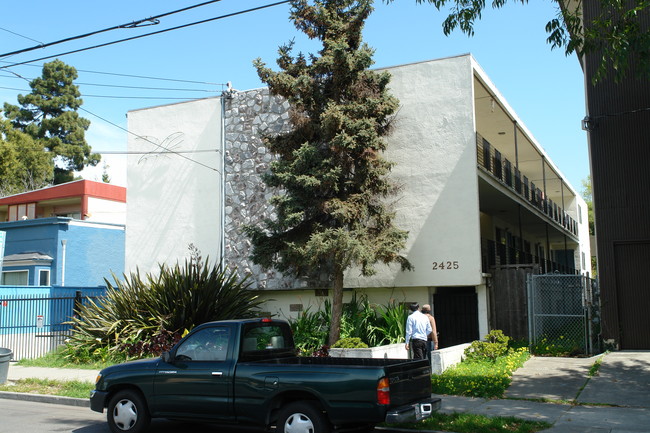 2425 Grant St in Berkeley, CA - Foto de edificio - Building Photo