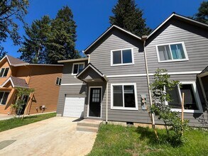 38947 Creekside Loop in Sandy, OR - Building Photo - Building Photo