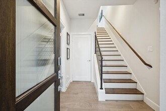 1055 Timbergrove Yards Ln in Houston, TX - Building Photo - Building Photo