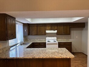 6816 Bear Canyon Dr in Oklahoma City, OK - Foto de edificio - Building Photo