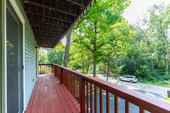 1012 W Dale Ave in McHenry, IL - Foto de edificio - Building Photo