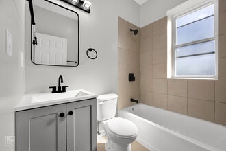 1145 N Austin Blvd Chicago, IL 60651 in Chicago, IL - Building Photo - Building Photo