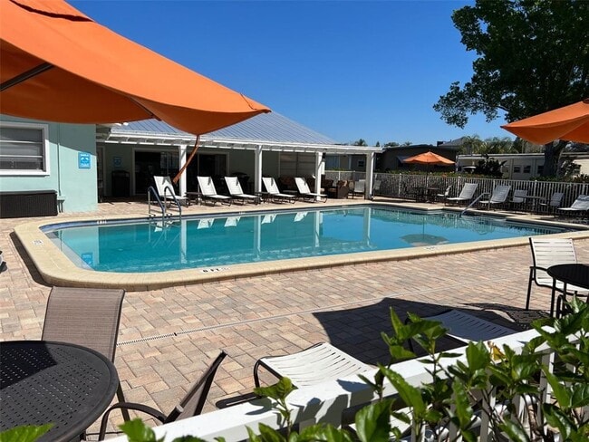 39248 US-19 in Tarpon Springs, FL - Building Photo - Building Photo