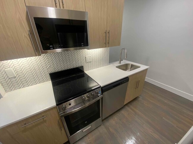 111 Park Dr in Boston, MA - Building Photo - Building Photo