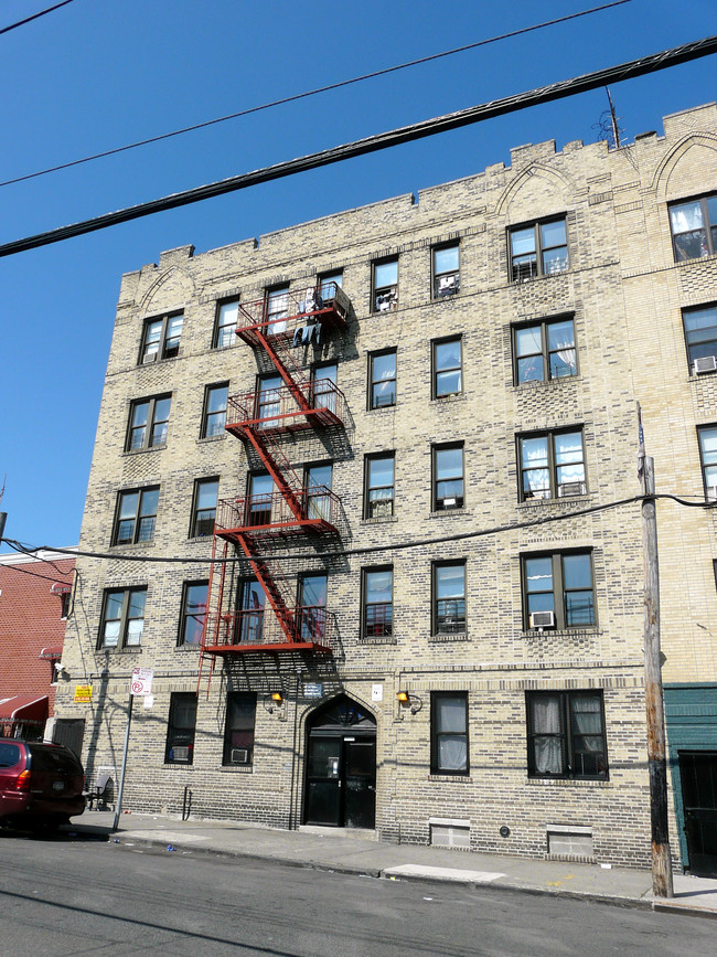 833 Longfellow Ave in Bronx, NY - Foto de edificio - Building Photo