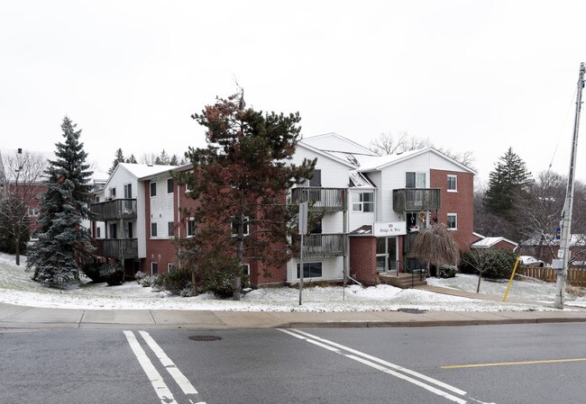 30 Bridge St W in Kitchener, ON - Building Photo - Primary Photo