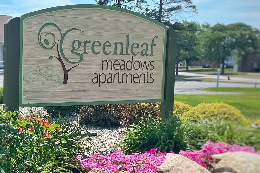 Greenleaf Meadows in Greece, NY - Foto de edificio