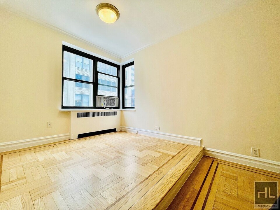 EAST 24 STREET in New York, NY - Building Photo