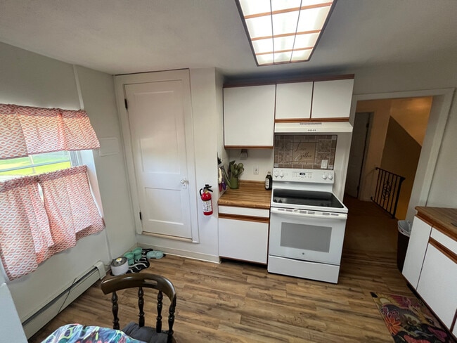 305 W Clayton Ave in Clayton, NJ - Building Photo - Building Photo