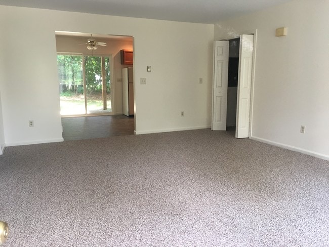 10 Farr Lane, Unit apt 3 in Queensbury, NY - Building Photo - Building Photo