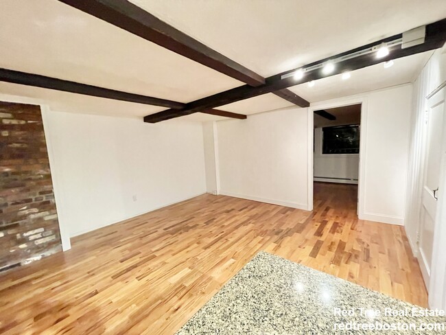 26 Fayette St, Unit 3 in Boston, MA - Foto de edificio - Building Photo