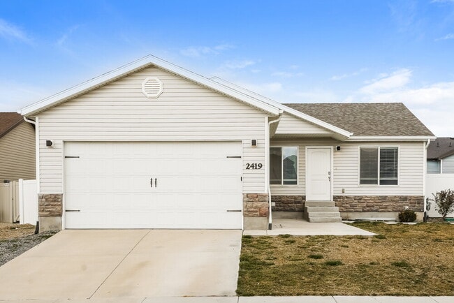 property at 2419 Prairie Ln