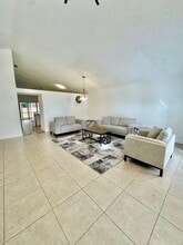 22449 Middletown Dr in Boca Raton, FL - Foto de edificio - Building Photo