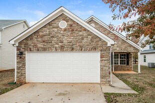 717 Douglass Cir in Mcdonough, GA - Building Photo