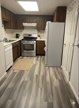 216 Ellingson Dr, Unit D in Pacific, WA - Building Photo - Building Photo