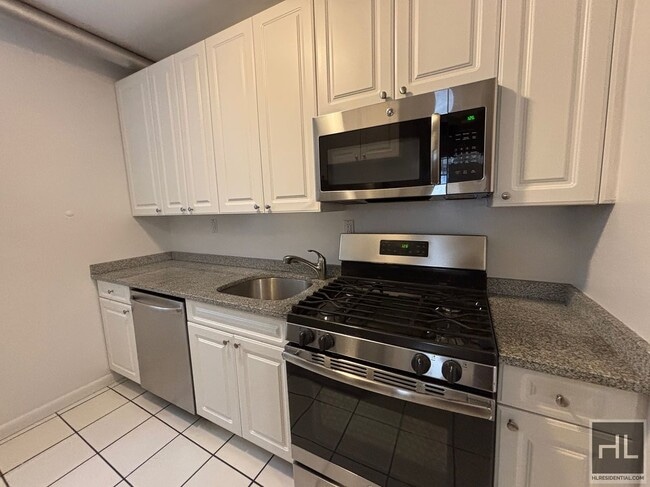 207-209-209 W 11th St