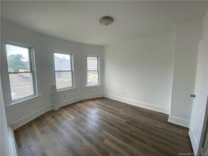 220 Maplewood Ave in Bridgeport, CT - Building Photo - Building Photo