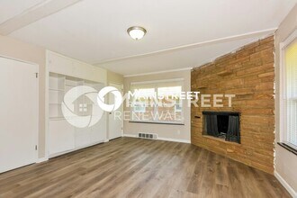 1120 Spring Valley Dr in Florissant, MO - Building Photo - Building Photo