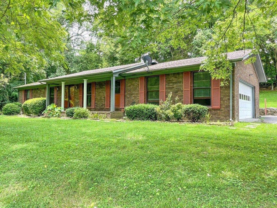148 Tanglewood Dr in Woodbury, TN - Building Photo