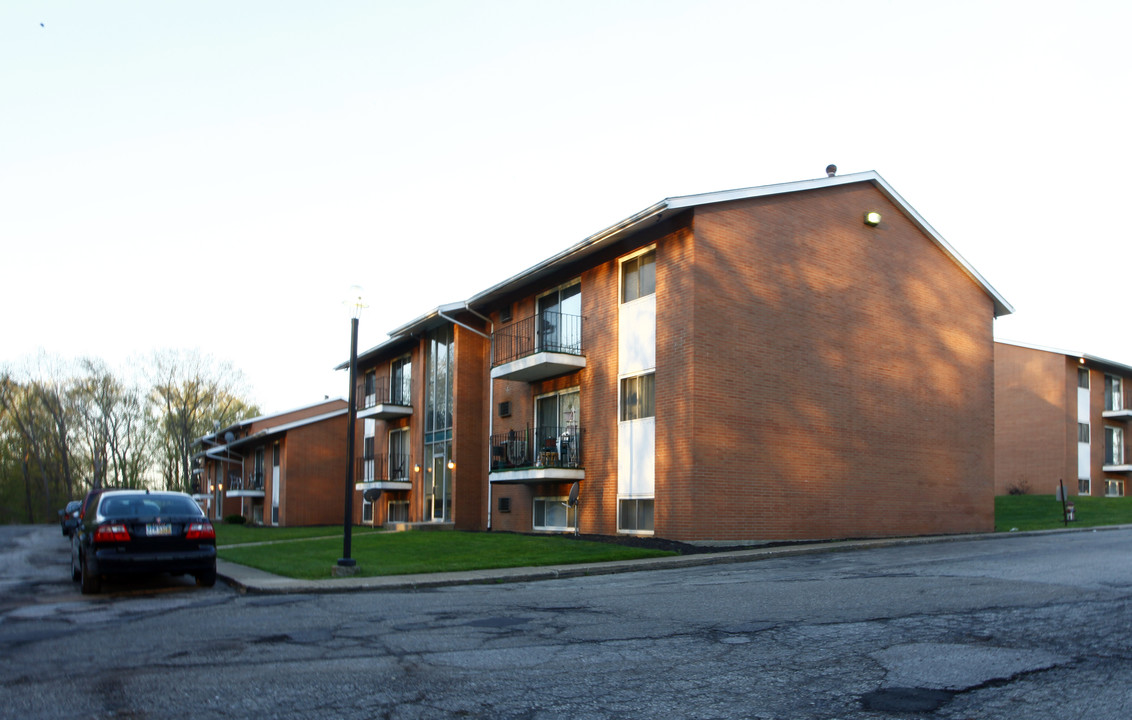 Brittain Circle Apartments in Akron, OH - Foto de edificio