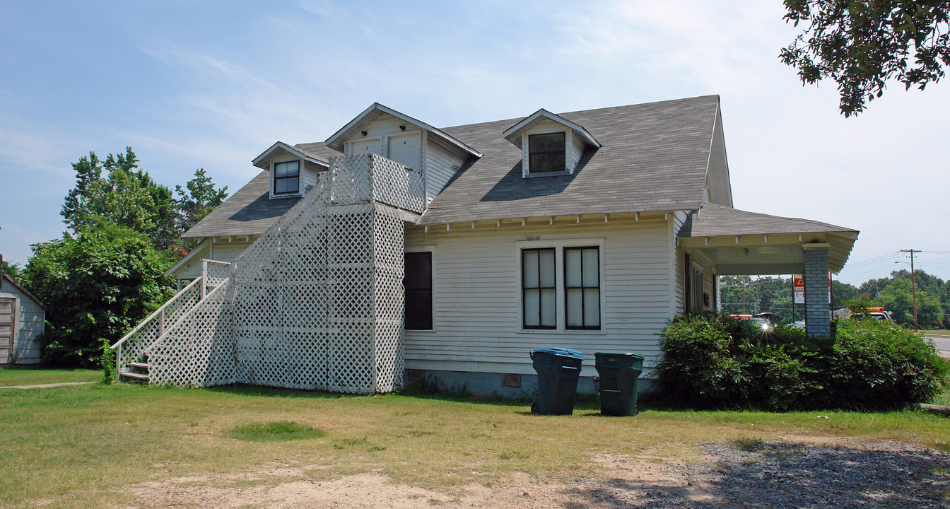 University & Mabelvale Pike Area in Little Rock, AR - Building Photo