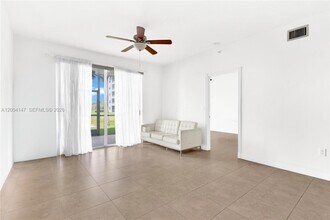 10730 NW 66th St, Unit 113 in Doral, FL - Foto de edificio - Building Photo