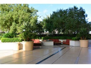 125 E Harmon Ave, Unit #22809 in Las Vegas, NV - Building Photo - Building Photo