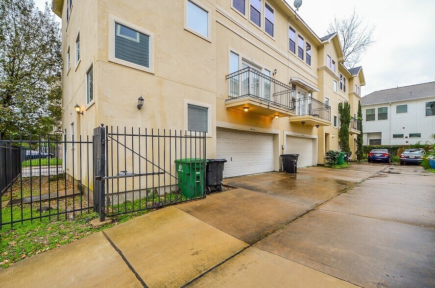 1610 Holman St in Houston, TX - Building Photo