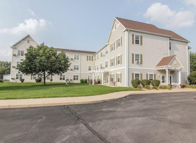 Fox Meadow Senior Apartments in Evansdale, IA - Building Photo