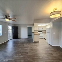 417 E Merlayne Dr in Henderson, NV - Building Photo - Building Photo