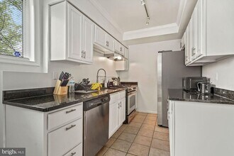 576 49th Pl NE in Washington, DC - Building Photo - Building Photo