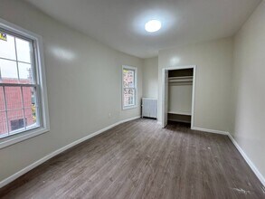 250 E 207th St in Bronx, NY - Building Photo - Building Photo