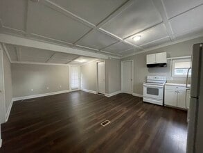 421 Oakland Ave in Belmont, NC - Building Photo - Building Photo