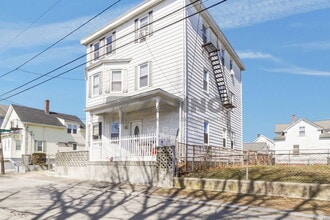 108 Woodward Ave in East Providence, RI - Building Photo - Building Photo