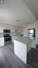 902 W Village Square in London, ON - Building Photo - Building Photo