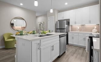 Azali at 7510 in Corpus Christi, TX - Building Photo