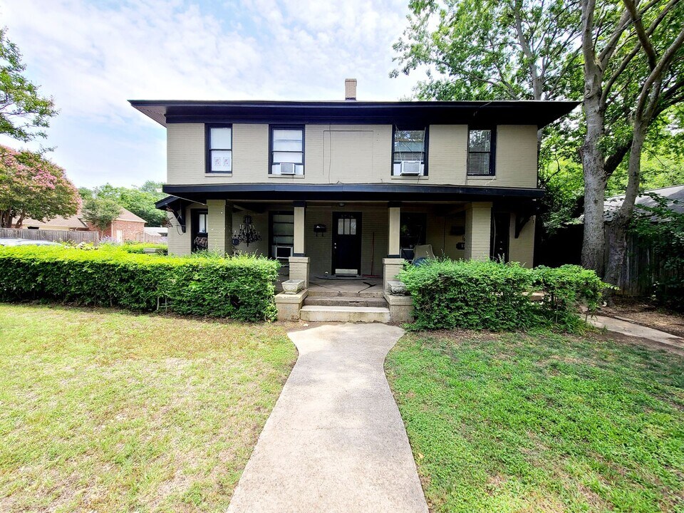 5736 Worth St in Dallas, TX - Foto de edificio