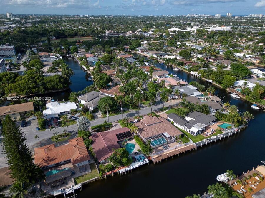 5830 NE 14th Rd in Fort Lauderdale, FL - Building Photo