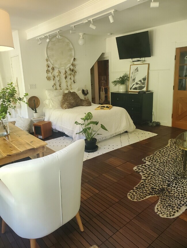 322 S Topanga Canyon Blvd Apartments and Nearby Topanga Apartments For