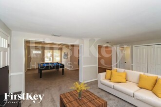 8017 Santillo Dr in Jacksonville, FL - Building Photo - Building Photo