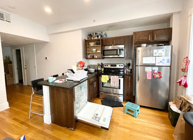 15 Burney St, Unit 32D in Boston, MA - Building Photo - Building Photo