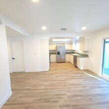 90 Lupe Ave in Thousand Oaks, CA - Foto de edificio - Building Photo