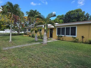 9200 SW 164th St in Palmetto Bay, FL - Building Photo - Building Photo